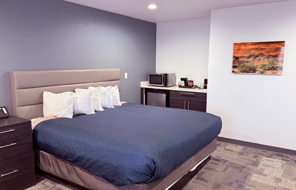 Post Time Inn - Standard ADA King